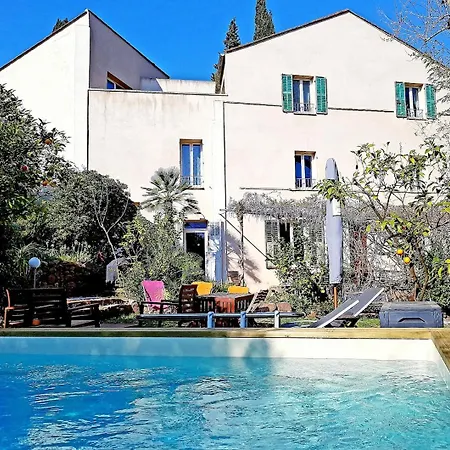 Dom wakacyjny With Swimming Pool